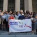 El presidente cubano, Miguel Díaz-Canel, junto a los integrantes de la trigésima Caravana a Cuba de la organización Pastores por la Paz. Foto: @CubaMINREX / Twitter.