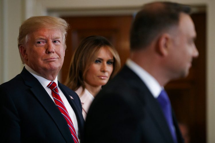 El residente Donald Trump y la primera dama Melania Trump asisten a una recepción con el presidente polaco Andrzej Duda en la Casa Blanca, Washington, 12 de junio de 2019. Foto: Jacquelyn Martin / AP.