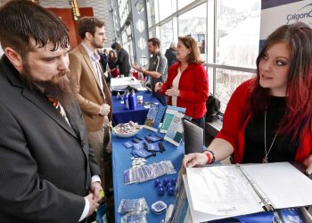 Una feria de empleo en Pittsburgh el 7 de marzo del 2019. Foto: Keith Srakocic / AP / Archivo.