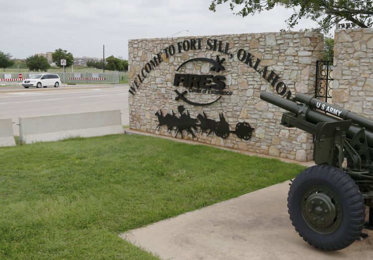 Foto del 17 de junio del 2014 de uno de los ingresos al Fort Sill de Oklahoma, donde serían alojados migrantes menores de edad. Foto: Sue Ogrocki / AP / Archivo.