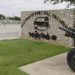 Foto del 17 de junio del 2014 de uno de los ingresos al Fort Sill de Oklahoma, donde serían alojados migrantes menores de edad. Foto: Sue Ogrocki / AP / Archivo.