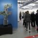 Visitantes recorren las oficinas de Facebook en Cambridge, Massachusetts, EEUU. Foto: Elise Amendola / AP / Archivo.