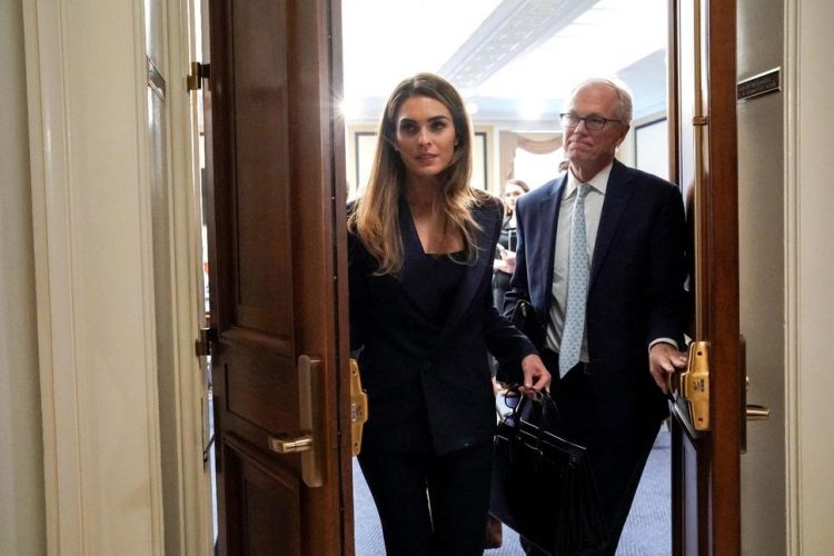 La ex directora de Comunicaciones de la Casa Blanca, Hope Hicks, abandona la sala después de presentarse en Comité Judicial de la Cámara de Representantes en el Capitolio de Washington, el miércoles 19 de junio de 2019. Foto: J. Scott Applewhite/AP.