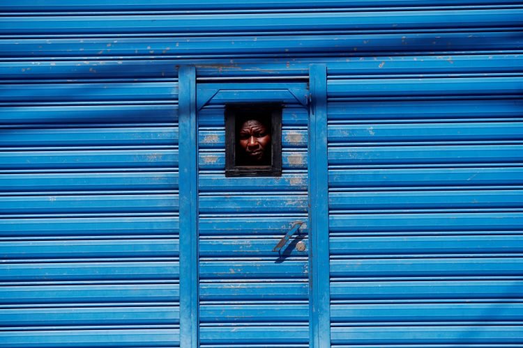 Migrante haitiano el lunes 11 de junio en el albergue general de Migración de la zona 5 de Ciudad de Guatemala. Foto: Esteban Biba/EFE.