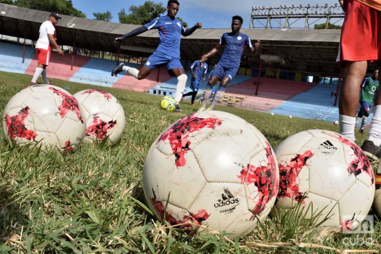 Entrenamiento de la selección cubana de fútbol para la Copa de Oro 2019. Foto: Otmaro Rodríguez.