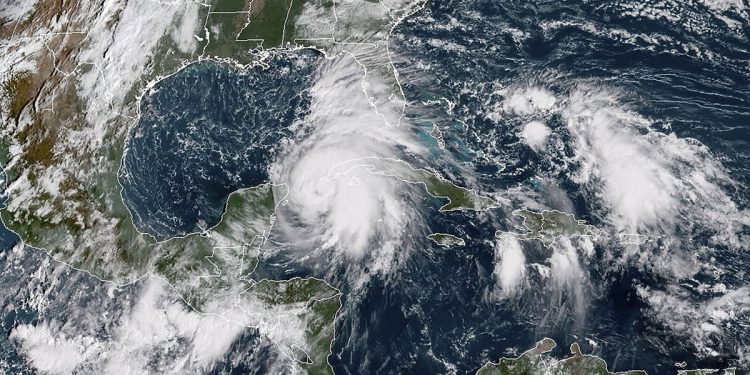 Imagen satelital del huracán Michael, a su paso por el suroeste de Cuba en octubre de 2018. Foto: Archivo.