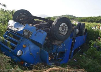 Camión accidentado en Placetas, en el centro de Cuba, el domingo 28 de julio de 2019. Foto: Carlos Rodríguez / Vanguardia / Archivo.