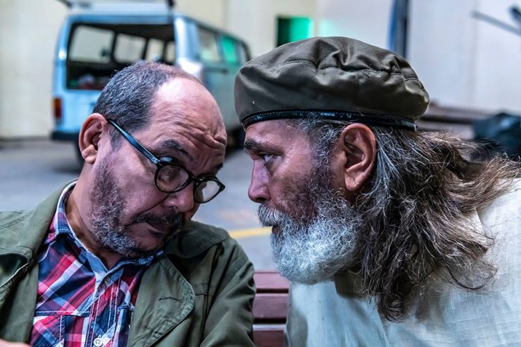 Fotograma del cortometraje "Dos veteranos", de Eduardo del Llano. En la imagen, los actores Néstor Jiménez (Rodríguez) y Luis Alberto García (Nicanor).