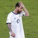 Lionel Messi se lleva una mano a la cabeza al abandonar la cancha tras la derrota de Argentina frente a Brasil en la semifinal de la Copa América, el martes 2 de julio de 2019, en Belo Horizonte. Foto: Nelson Antoine / AP.