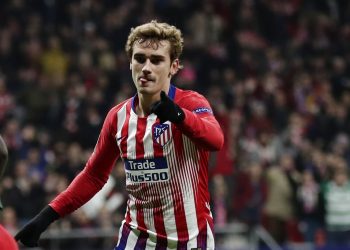 ARCHIVO- En imagen de archivo del miércoles 28 de noviembre de 2018, el delantero francés Antoine Griezmann festeja tras anotar el segundo gol del Atlético de Madrid en el duelo por el Grupo A de la Liga de Campeones frente al Mónaco en el estadio Wanda Metropolitano, en Madrid. (AP Foto/Manu Fernández, archivo)