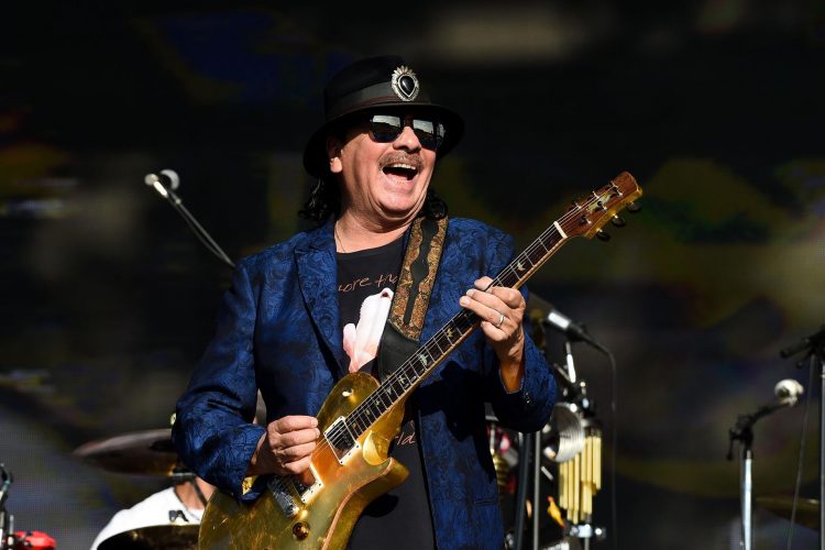 El guitarrista Carlos Santana será una de las estrellas del Festival Woodstock 50. Foto: Roger Goodgroves/Rolling Stone.