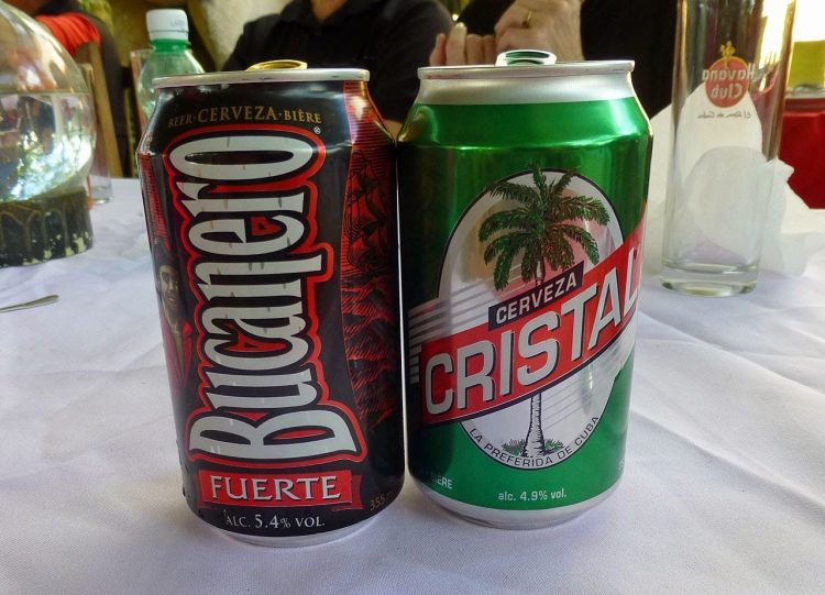 Las cervezas cubanas Bucanero y Cristal. Foto: todocuba.org