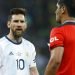 El delantero argentino Lionel Messi se queja con el árbitro ecuatoriano Roddy Zambrano durante la semifinal ante Brasil en la Copa América en Belo Horizonte, Brasil, el martes 2 de julio de 2019. Foto: Eugenio Savio / AP.