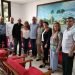 El presidente de Cuba, Miguel Díaz-Canel (5-i), con familiares del cirujano Landy Rodríguez, uno de los dos médicos cubanos secuestrados hace más de tres meses en el norte de Kenia. Foto: @DiazCanelB / Twitter.