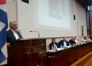 El presidente cubano, Miguel Díaz-Canel, habla en la clausura del IX Congreso de la Unión de Escritores y Artistas de Cuba (Uneac), el domingo 30 de junio de 2019. Foto: @PresidenciaCuba / Twitter.