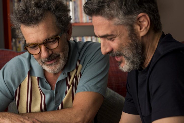 Los actores Antonio Banderas (izq) y Leonardo Sbaraglia en una escena del filme "Dolor y Gloria", de Pedro Almodóvar. Foto: FilmAffinity.