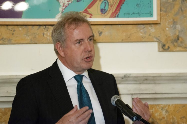 El embajador de Gran Bretaña en Estados Unidos, Kim Darroch, quien presentó su renuncia tras la filtración de sus opiniones sobre el gobierno de Donald Trump. Foto: Sait Serkan Gurbuz / AP / Archivo.