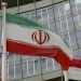 La bandera iraní ondea ante un edificio estadounidense que acoge la oficina del Organismo Internacional de la Energía Nuclear, OIEA, en Viena, Austria, el miércoles 10 de julio de 2019. Foto: Ronald Zak / AP / Archivo.