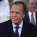 Julio Iglesias asiste a la ceremonia de develación de su estrella en el Paseo de la Fama en San Juan, Puerto Rico, el 29 de septiembre del 2016. Foto: Carlos Giusti / AP.