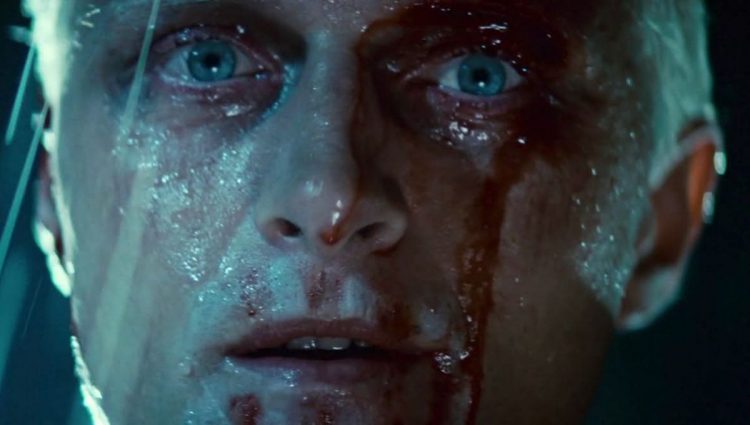 El actor holandés Rutger Hauer recientemente fallecido, interpretó a Roy Batty en la película Blade Runner (1982) de Ridley Scott. "Yo he visto cosas que vosotros no creeríais…"