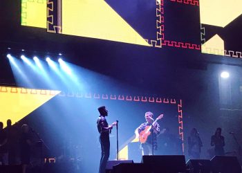 Cimafunk con Alejando Sanz en el Madison Square Garden. Foto: @CimafunkOficial/FB.