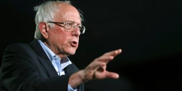 El senador Bernie Sanders, aspirante a la candidatura demócrata a la presidencia, habla durante el Foro de Servicio Público de la Federación Americana de Empleados Estatales, de Condados y Municipales en Las Vegas, el sábado 3 de agosto de 2019. Foto: Steve Marcus/Las Vegas Sun vía AP.