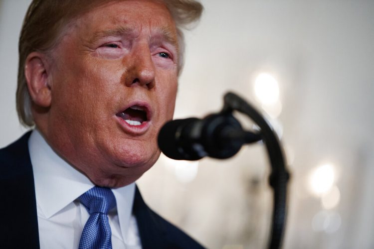 El presidente Donald Trump habla sobre los tiroteos en El Paso, Texas y Dayton, Ohio, en la Casa Blanca en Washington el 5 de agosto del 2019. Foto: Evan Vucci / AP.