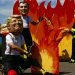 Un hombre con máscara del presidente estadounidense Donald Trump y otros "líderes mundiales" participan de una protesta en vísperas de la cumbre del G7 en Biarritz, Francia, viernes 23 de agosto de 2019. (AP Foto/Peter Dejong)