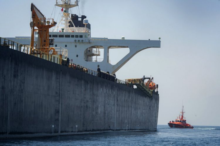 El buque petrolero Grace 1, de Irán, en Gibraltar el 17 de agosto del 2019. Foto: Marcos Moreno / AP.