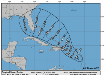 Imagen publicada por el Centro Nacional de Huracanes de Estados Unidos el 27 de agosto de 2019.