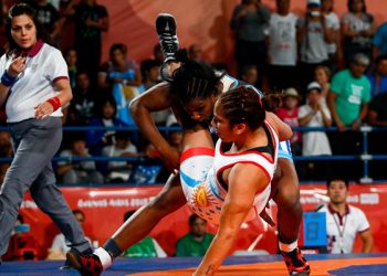 Milaimys Marin (de azul y arriba) en la final de 73 Kg de la lucha femenina en los III Juegos Olímpicos de la Juventud Buenos Aires 2018. Foto: Calixto N. Llanes / Jit / Archivo.