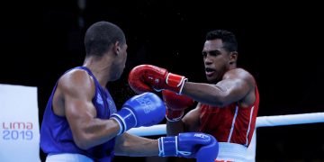 El boxeador cubano Arlen López (d), campeón olímpico de Río 2016. Foto: Christian Ugarte / EFE / Archivo.