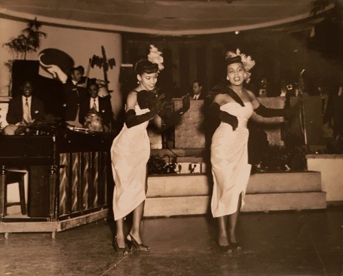 Marta Castillo y Meche Lafayette, de Las Mulatas del Fuego primigenias. Tropicana antiguo.  Finales de los 40.