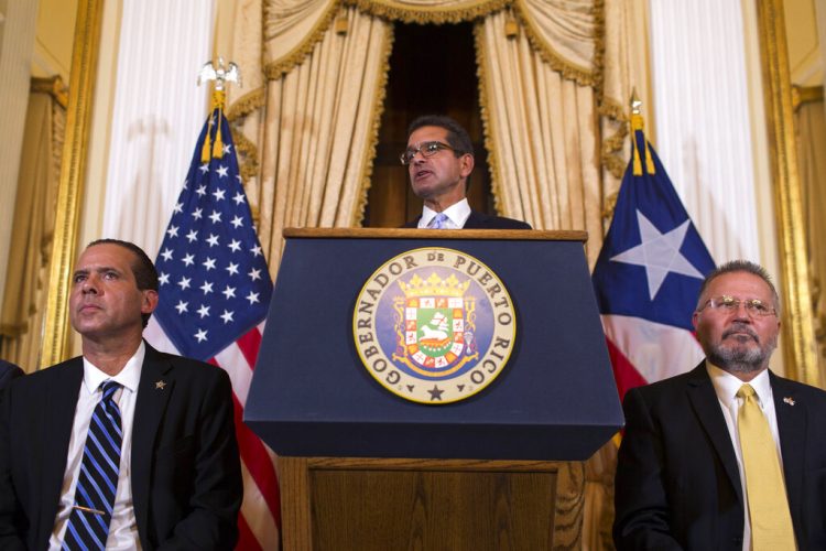 Pedro Pierluisi, juramentado como gobernador de Puerto Rico, habla durante una conferencia de prensa en San Juan, Puerto Rico, el viernes 2 de agosto de 2019. Foto: Dennis M. Rivera Pichardo / AP.