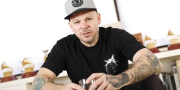 El rapero puertorriqueño René Pérez, alias Residente, en su casa en Nueva York en 2019. Foto: Brian Ach/Invision/AP/Archivo.