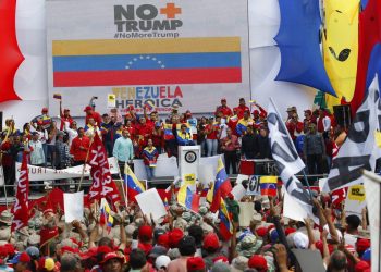 El presidente venezolano Nicolás Maduro ofrece un discurso durante una concentración realizada en rechazo a las sanciones que acordó el presidente estadounidense Donald Trump, en Caracas, Venezuela, el sábado 10 de agosto de 2019. (AP Foto/Ariana Cubillos)