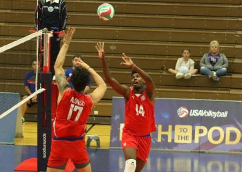 El equipo cubano de voleibol masculino en acción en la Copa de Campeones de Norceca, en Colorado Spring, Estados Unidos. Foto: Deporcuba / Facebook.