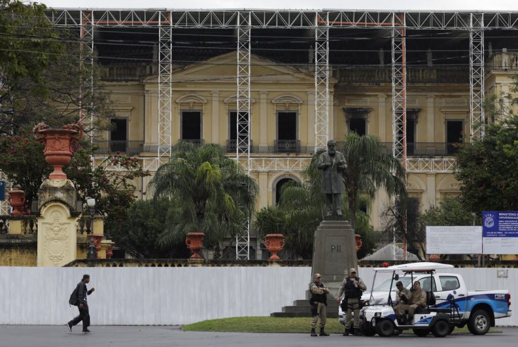 Reconstrucción del Museo Nacional en Río de Janeiro, Brasil. Foto: Silvia Izquierdo/AP.