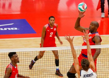 El atacador central cubano Robertlandy Simón en una acción de juego frenta a Estados Unidos, en la final del Campeonato de Norceca de voleibol masculino, el 7 de septiembre de 2019 en Winnipeg, Canadá. Foto: @Norceca_Info / Twitter.