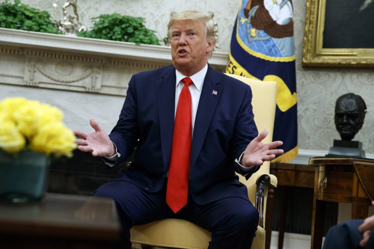 El presidente Donald Trump explica en la Oficina Oval de la Casa Blanca, el miércoles 11 de septiembre de 2019, en Washington, sus divergencias con el ex asesor John Bolton sobre Venezuela. Foto: Evan Vucci/AP