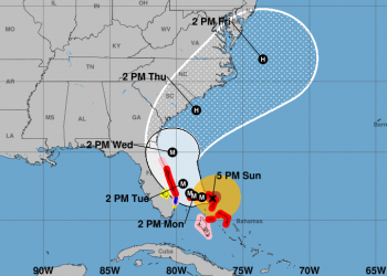 El cono de impacto del huracán Dorian este domingo a la 5PM. Imagen: NHC/NOAA.