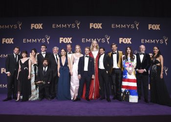 El elenco de "Game of Thrones", ganador del premio a mejor serie de drama, posa en la sala de prensa de la 71a entrega de los premios Emmy el domingo 22 de septiembre de 2019 en el Microsoft Theater en Los Angeles. Foto: Jordan Strauss/Invision/AP.