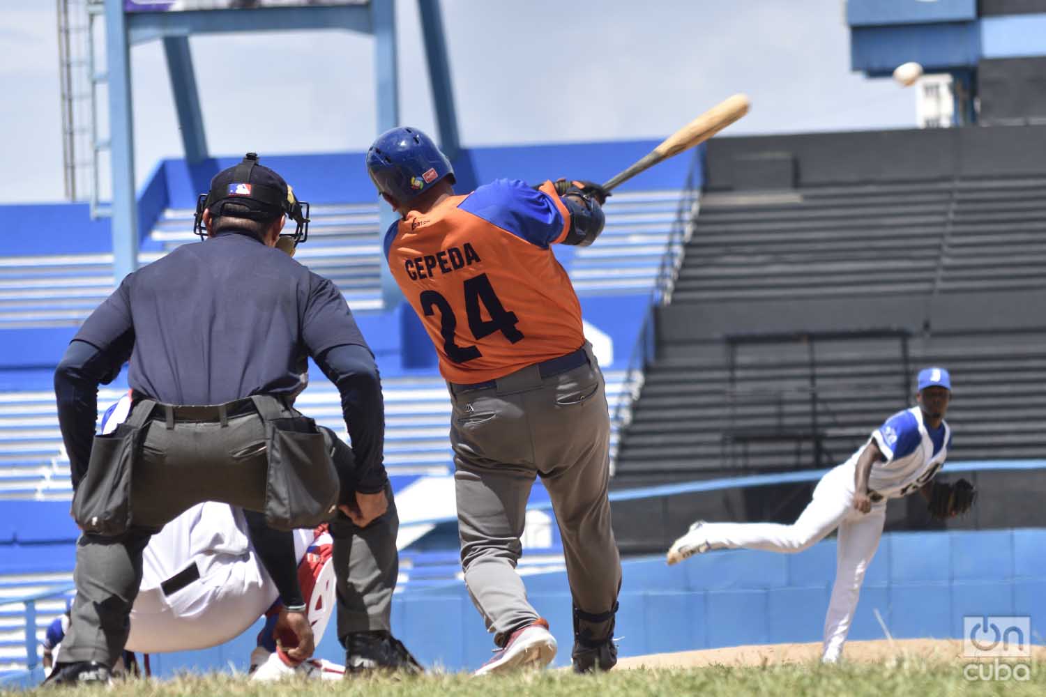 Frederich Cepeda en la subserie contra Industriales de la 59 Serie Nacional, en el estadio Latinoamericano de La Habana. Foto: Otmaro Rodríguez.