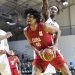 El cubano Javier Justiz (con la pelota) en un partido de la selección caribeña frente a Estados Unidos. Foto: fiba.basketball / Archivo.