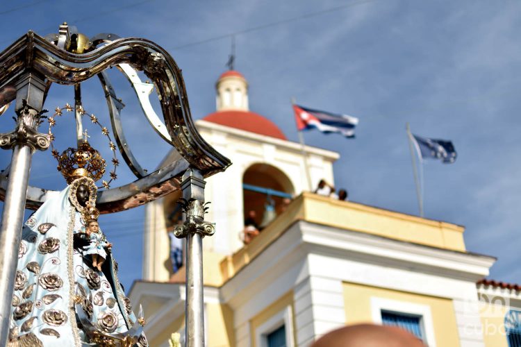 Los cubanos celebran la procesión de la Virgen de Regla en La Habana, el 7 de septiembre de 2019. Foto: Otmaro Rodríguez.