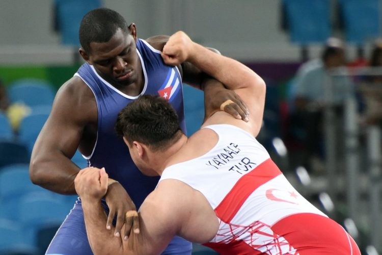 El luchador cubano Mijaín López (i), confirmó su retiro tras los Juegos Olímpicos de Tokio 2020. Foto: Ricardo López Hevia / Archivo.