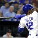 El cubano Jorge Soler, de los Reales de Kansas City, observa su jonrón solitario durante el quinto inning de un juego de béisbol contra los Tigres de Detroit, el miércoles 4 de septiembre de 2019, en Kansas City, Missouri. Foto: Charlie Riedel / AP.