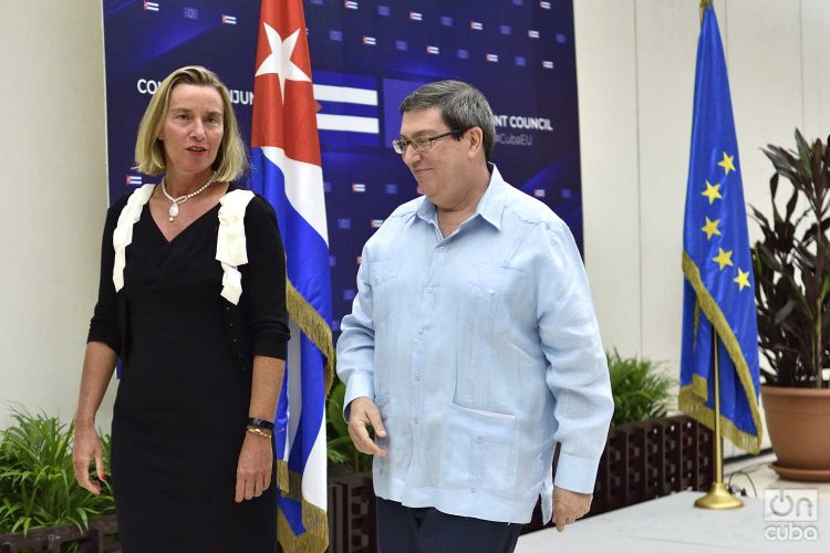 La jefa de la diplomacia de la Unión Europea, Federica Mogherini, y el canciller cubano, Bruno Rodríguez, conversan tras el Segundo Consejo Conjunto Cuba-UE celebrado en La Habana el 9 de septiembre de 2019. Foto: Otmaro Rodríguez.