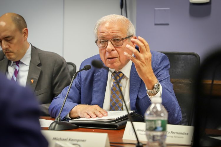 Tomás Regalado en una reunión de el buró de USAGM en Washington. Fuente: USAGM