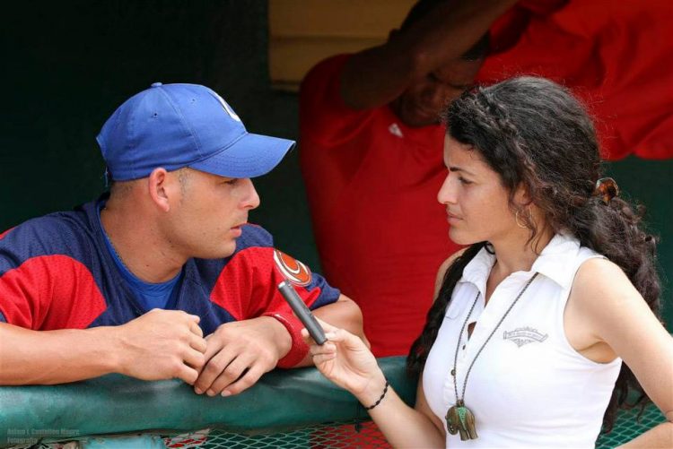 Durante los últimos diez años, Darilys Reyes realizó una de los más serios y profundos trabajos en la cobertura del béisbol cubano y del deporte cienfueguero. Foto: Tomada de su perfil de Facebook.